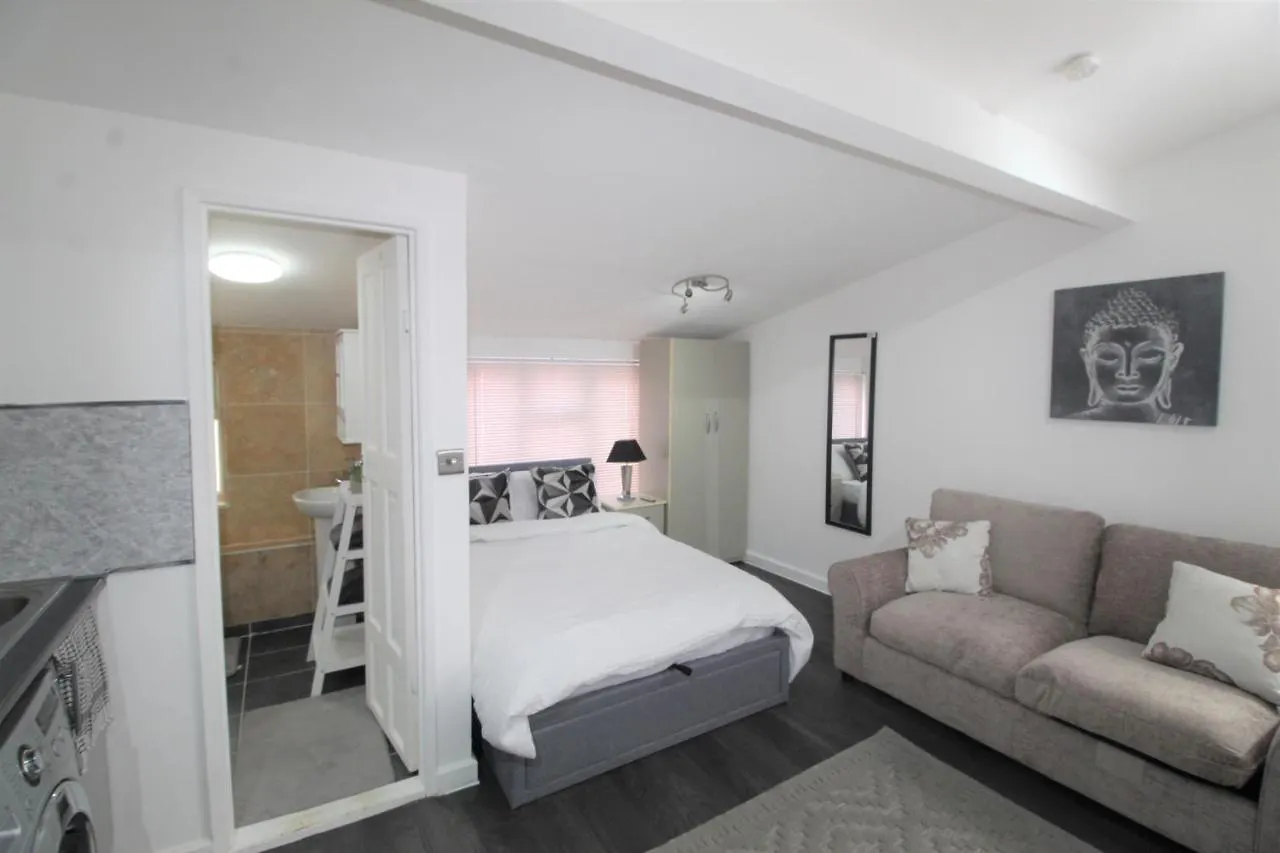 Studio 2 Min Walk To Upton Park Station London