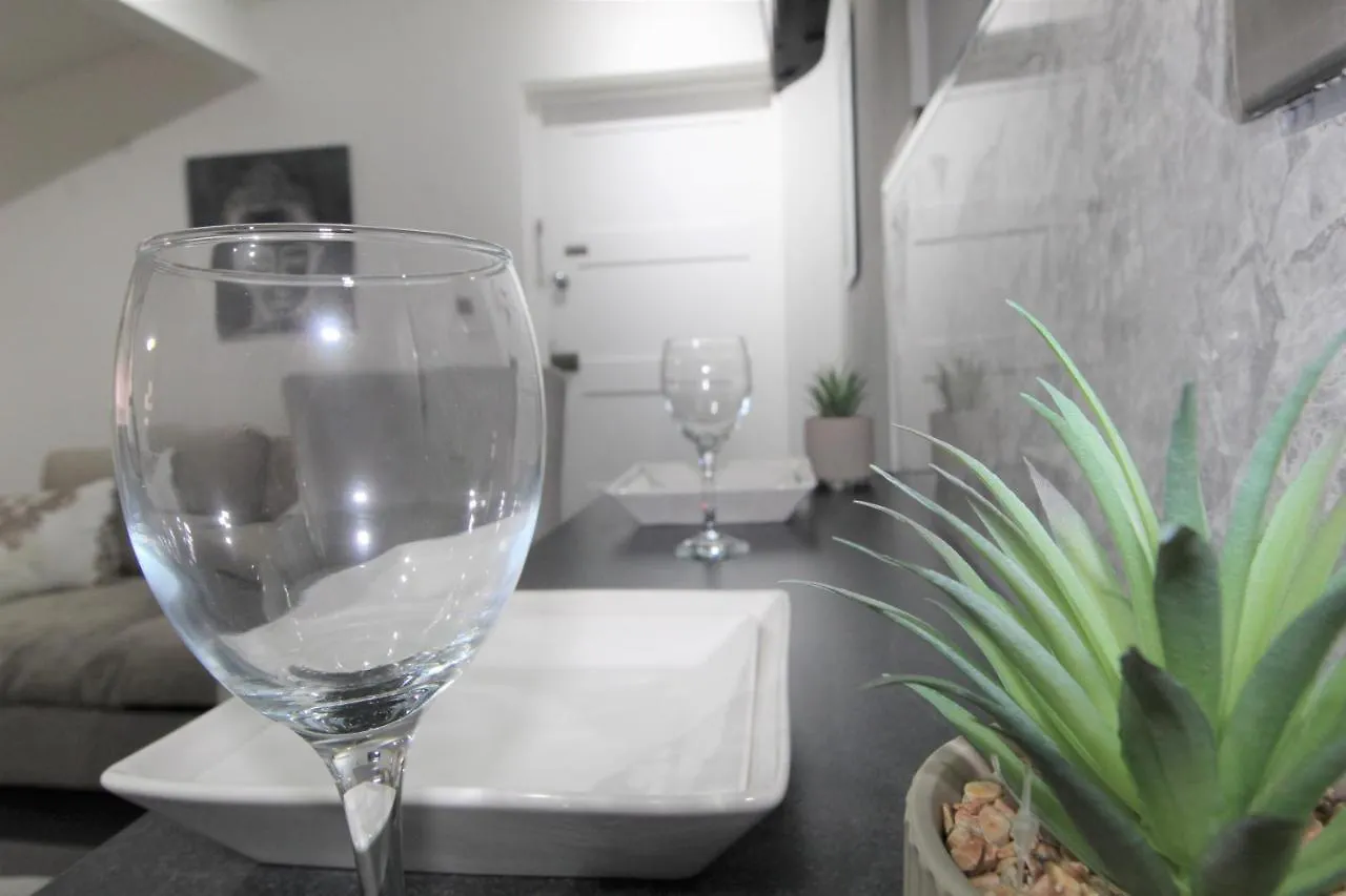 Apartment Studio 2 Min Walk To Upton Park Station London