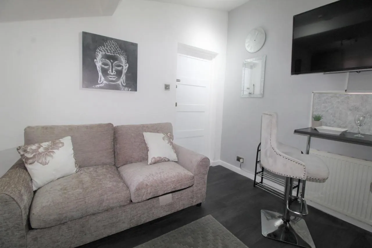 Apartment Studio 2 Min Walk To Upton Park Station London United Kingdom