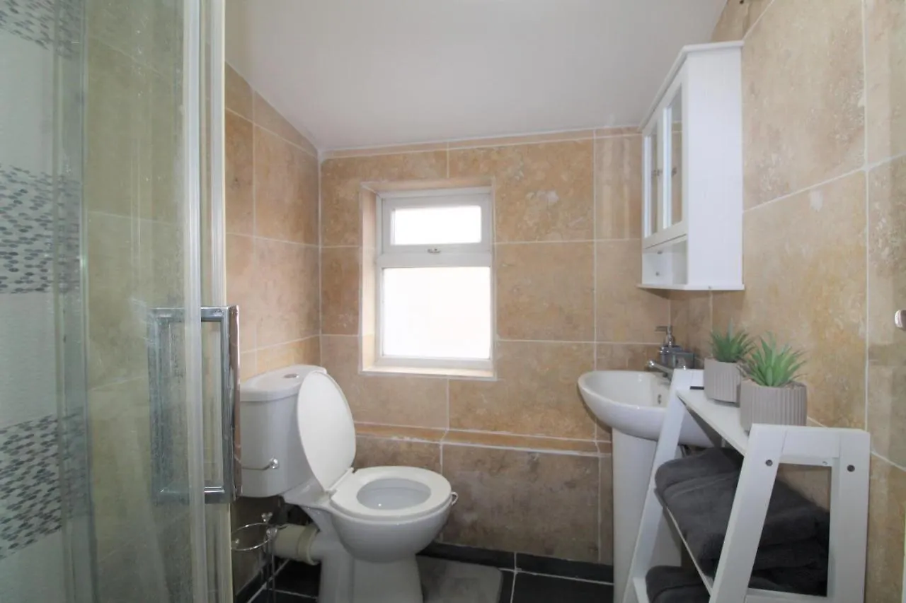 Studio 2 Min Walk To Upton Park Station London